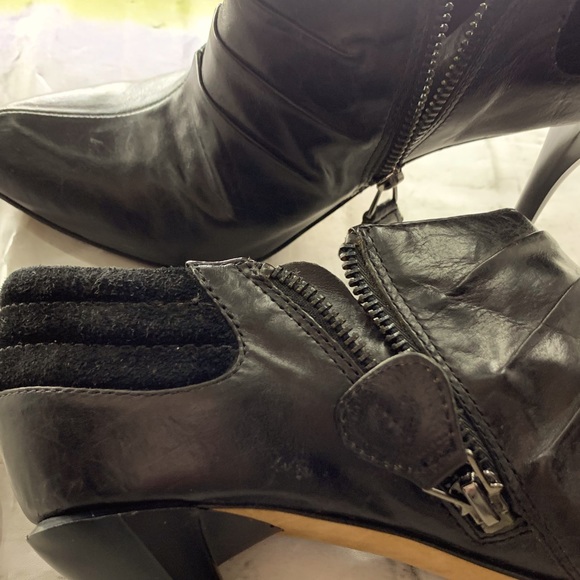 Vero Cuoio Booties - Picture 5 of 11